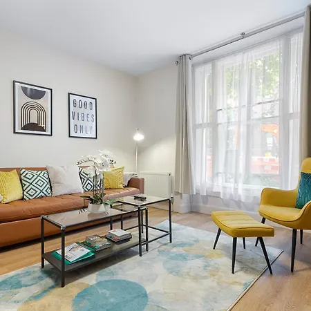 Maida Vale, Central Modern Apt, Sleeps 4, London.